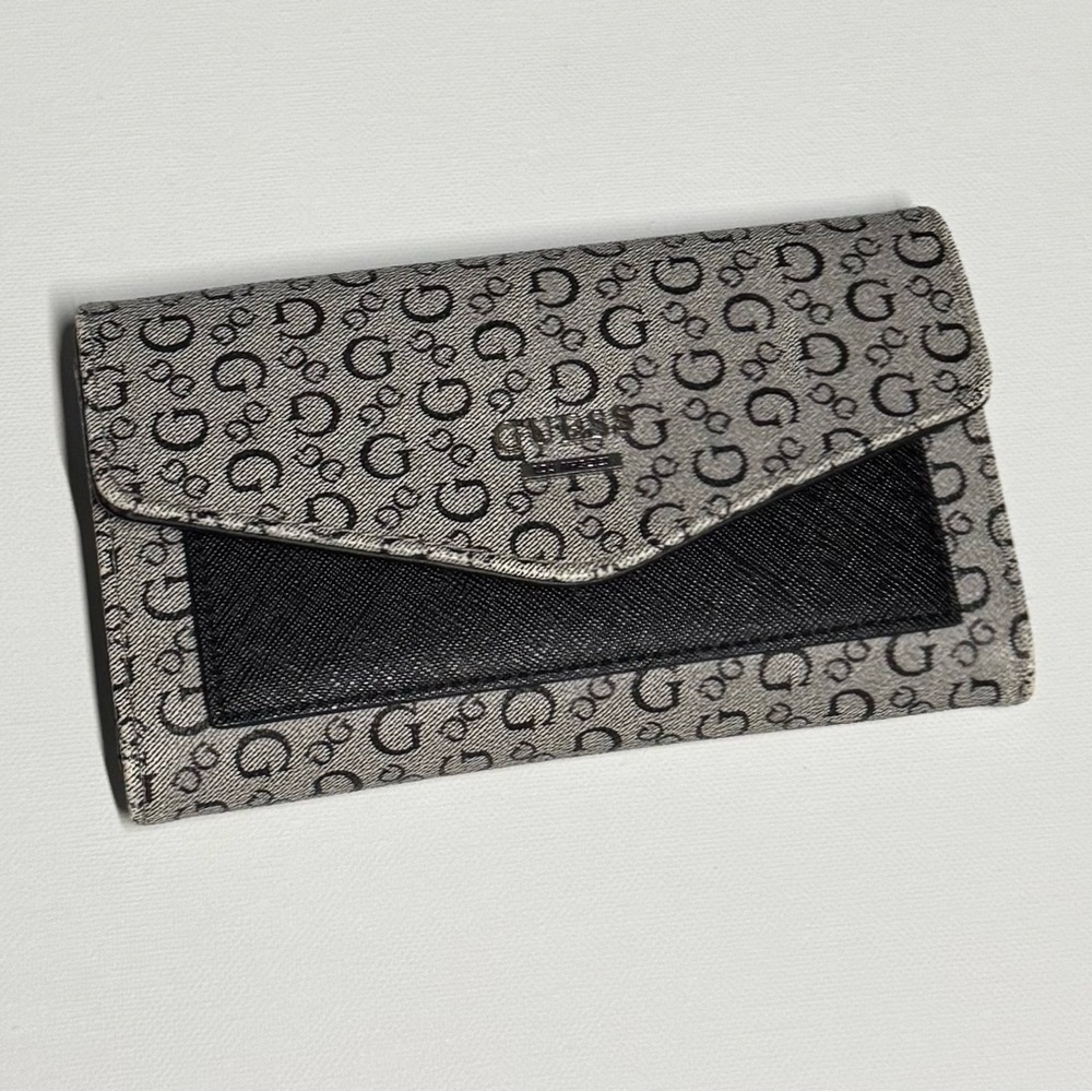Guess Tri-Fold Signature Print Wallet - Picture 2 of 6